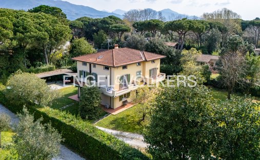 Villa a Ronchi, Massa, Italia 1