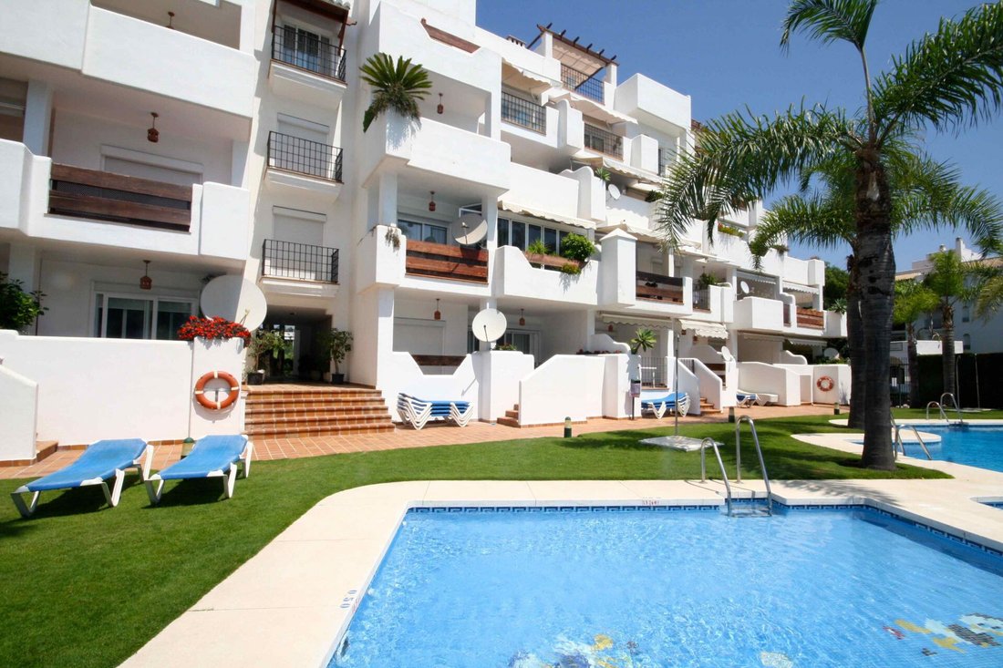 Appartamento a Puerto Banus, Marbella, Spagna 1 - 19068525