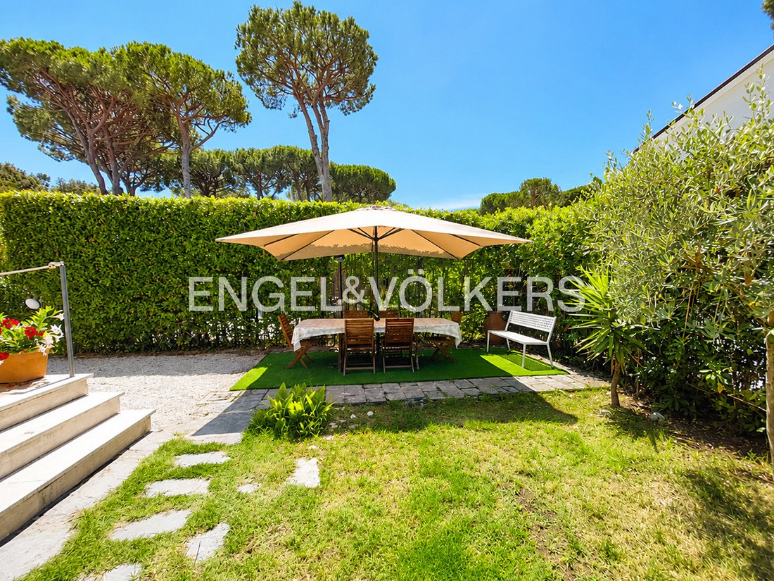 Villa in Lido di Camaiore, Camaiore, Tuscany 2 - 19070538