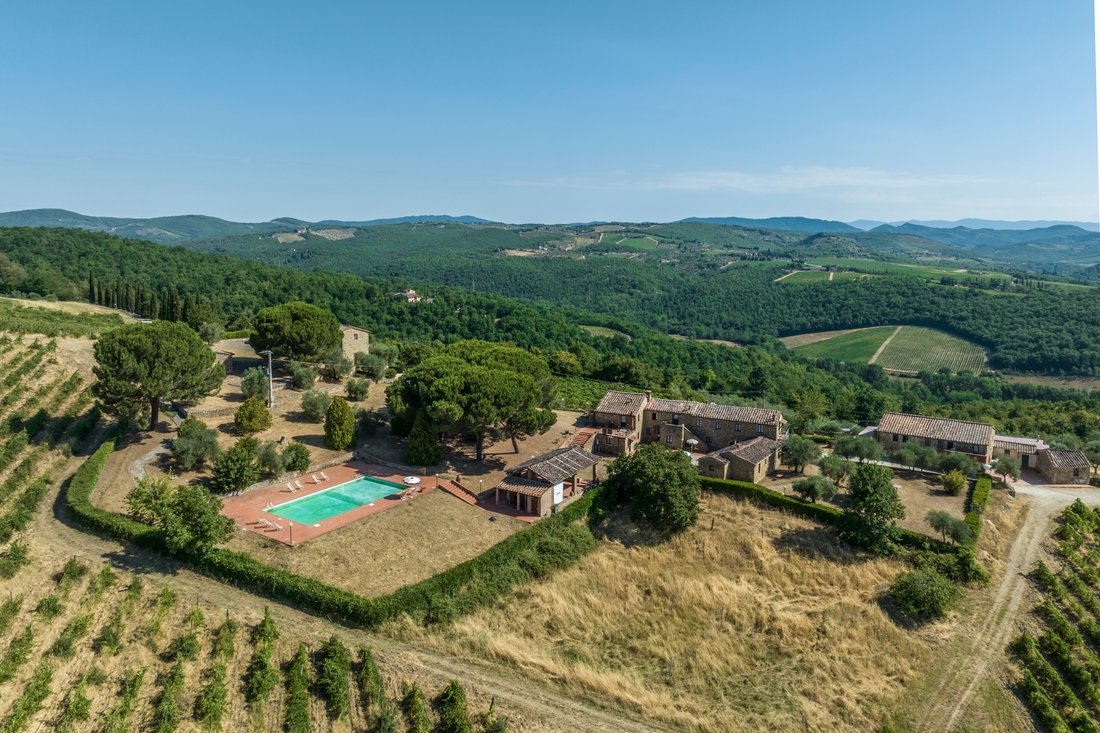 Estate in Radda in Chianti, Tuscany, Italy 1 - 19072697