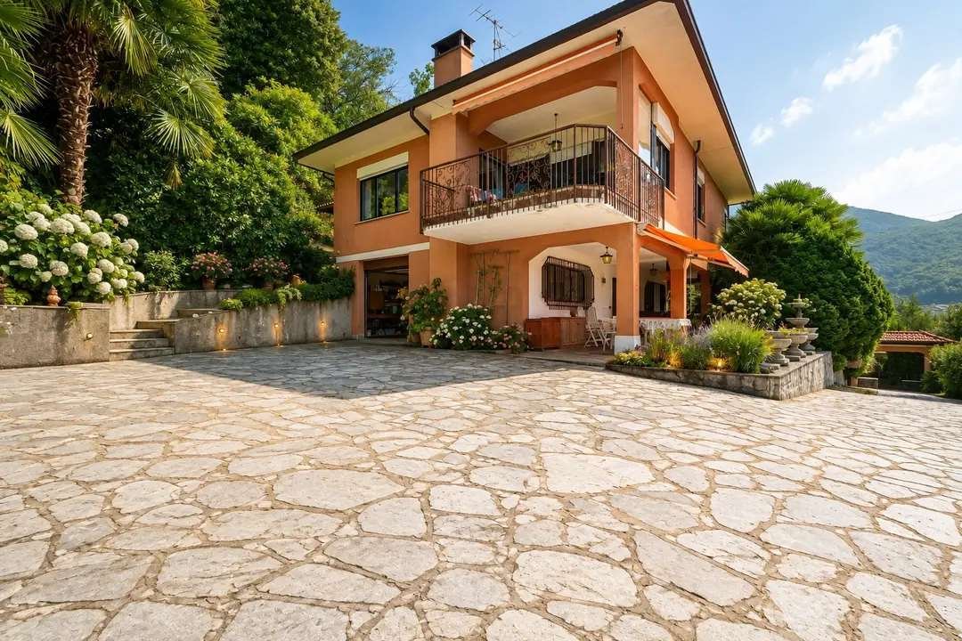 Villa in Dumenza, Lombardy, Italy 3 - 19073911