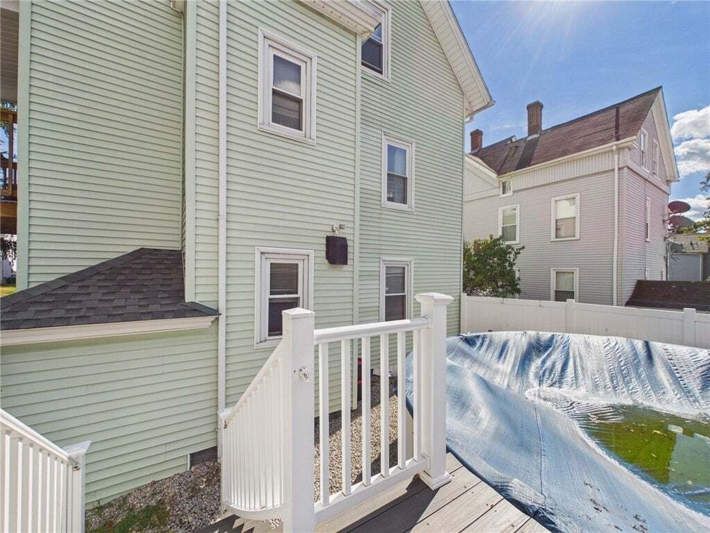 Woonsocket, Rhode Island, United States 5 - 19073772