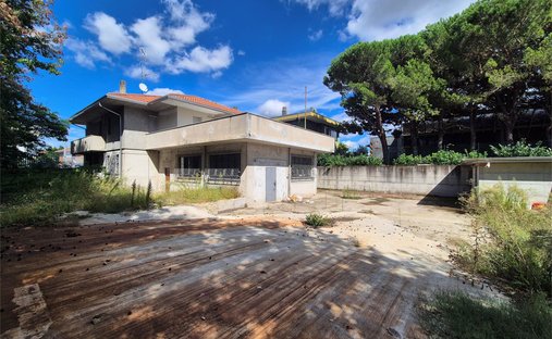 Haus in Cardano al Campo, Lombardei, Italien 1