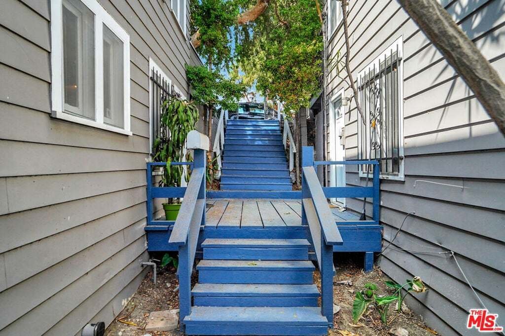 Los Angeles, California, United States 2 - 19073495