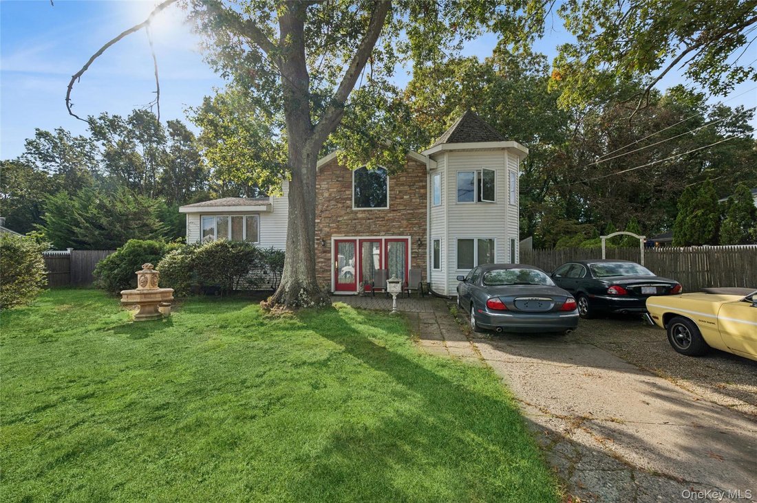 House in Centereach, New York, United States 2 - 19075136