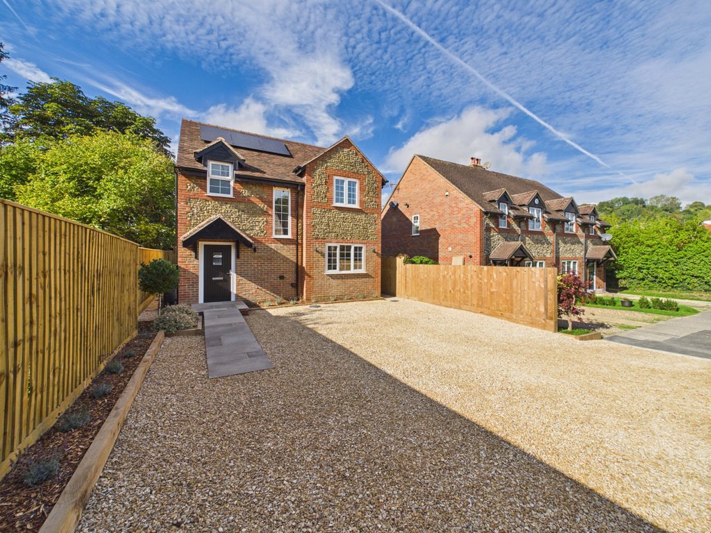 House in High Wycombe, England 1 - 19074674