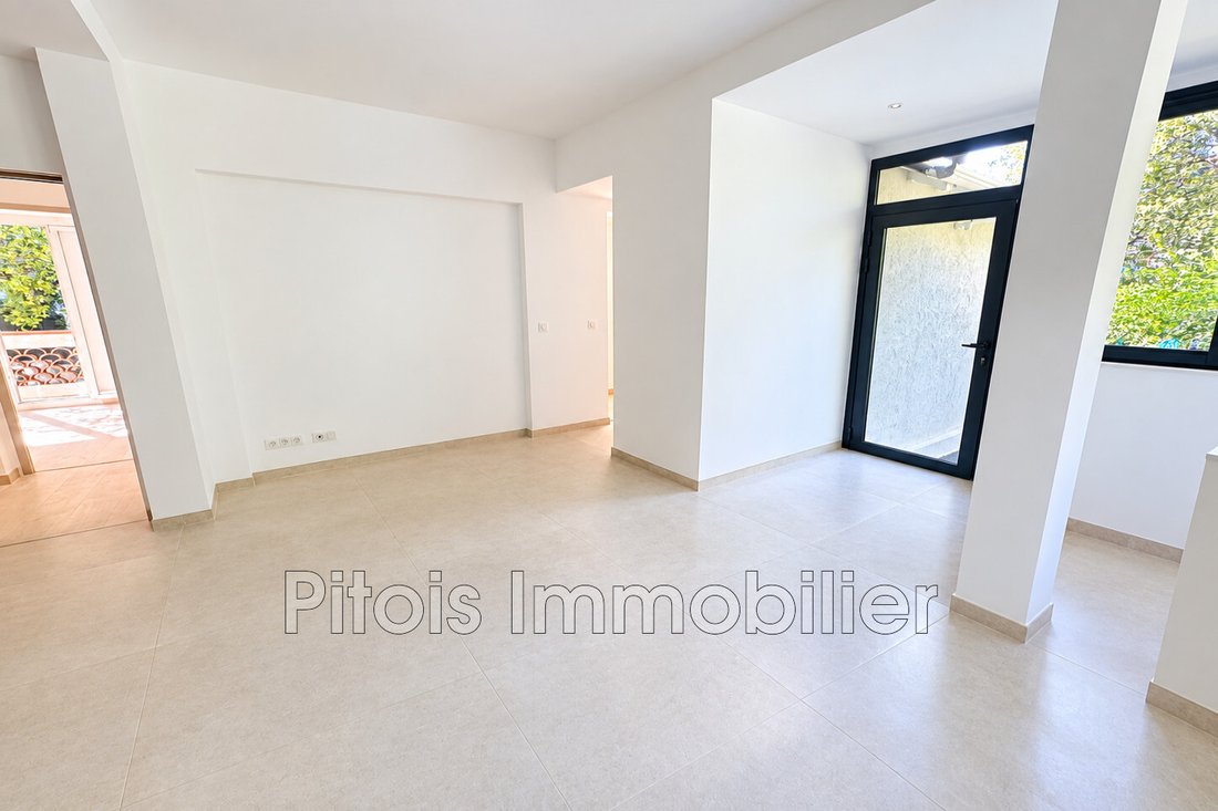 Villa à Les Cougoulins-Rastines, Antibes, France 2 - 19070785