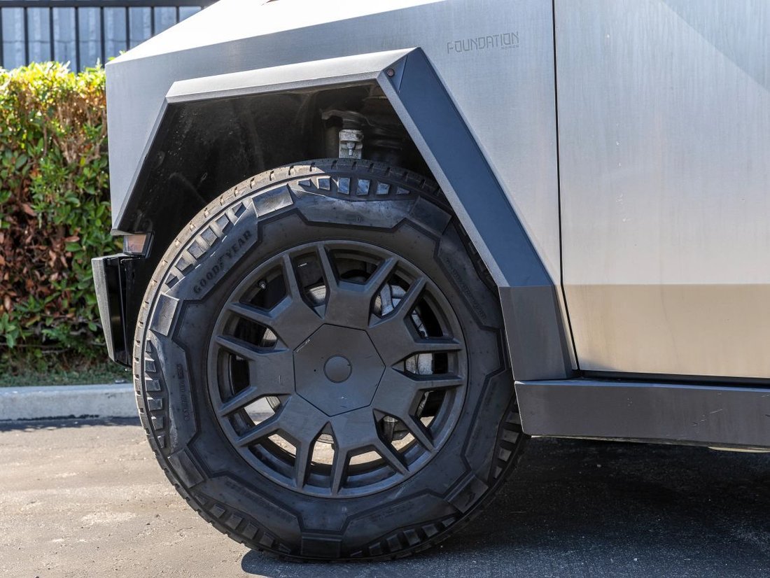 Pickup in Azusa, CA, United States 3 - 18991934