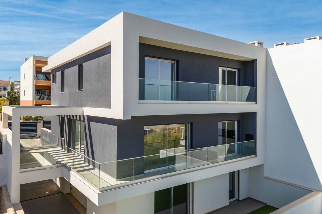 Villa in Mexilhoeira Grande, Algarve, Portugal 2 - 17702600