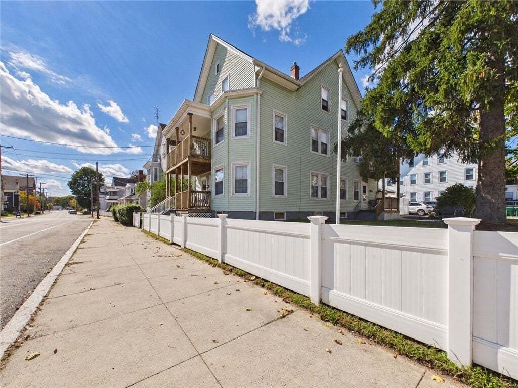 Woonsocket, Rhode Island, United States 2 - 19073772