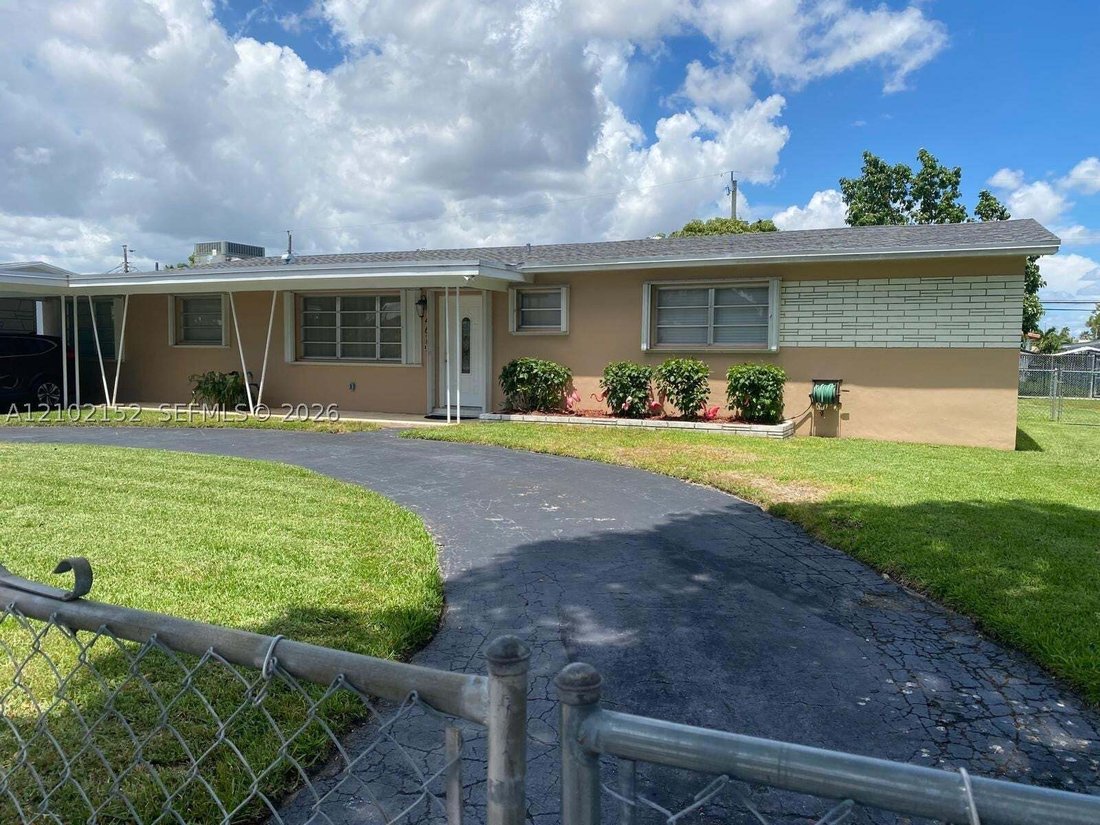 House in Hialeah, Florida, United States 1 - 19054391