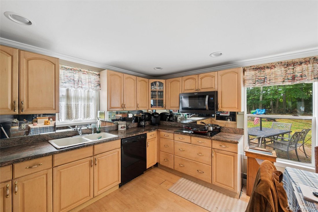 House in Centereach, New York, United States 5 - 19075136