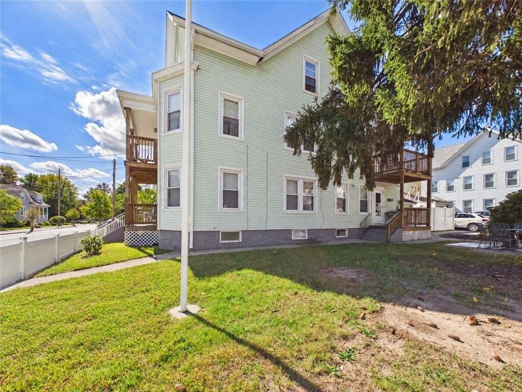Woonsocket, Rhode Island, United States 3 - 19073772