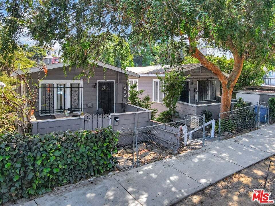 Los Angeles, California, United States 4 - 19073495