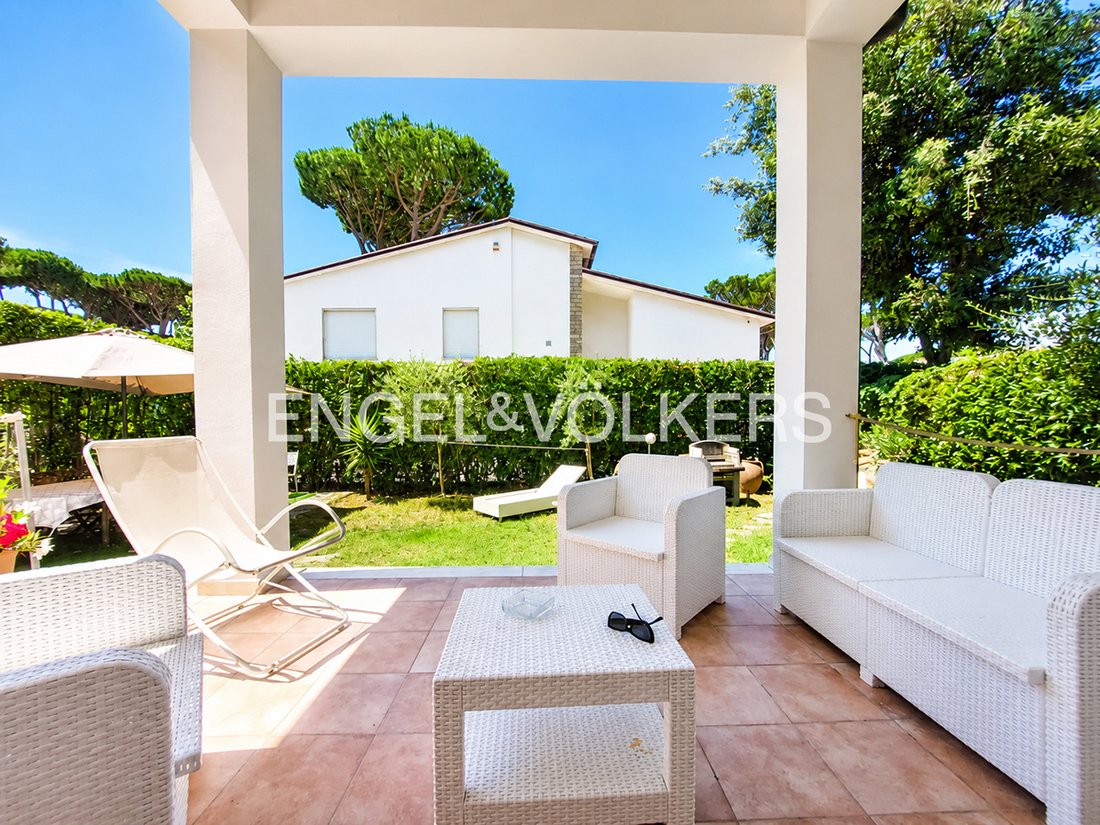 Villa in Lido di Camaiore, Camaiore, Tuscany 1 - 19070538