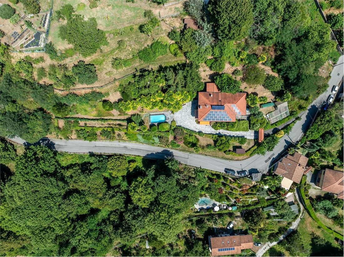 Villa in Dumenza, Lombardy, Italy 1 - 19073911