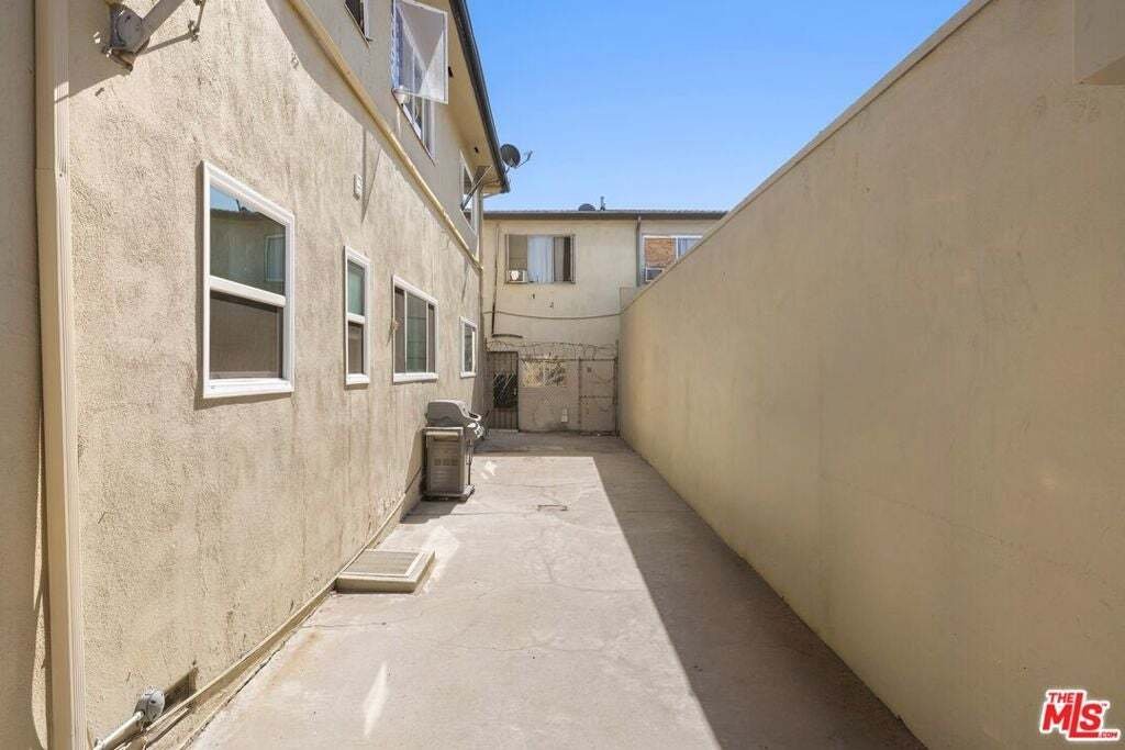 Los Angeles, California, United States 5 - 19073499