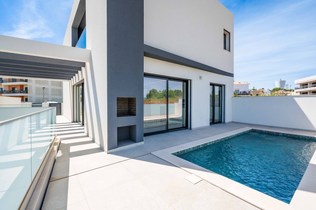 Villa in Mexilhoeira Grande, Algarve, Portugal 2 - 17843025