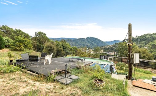 Maison à Sud-Village-Pointe, Contes, France 1