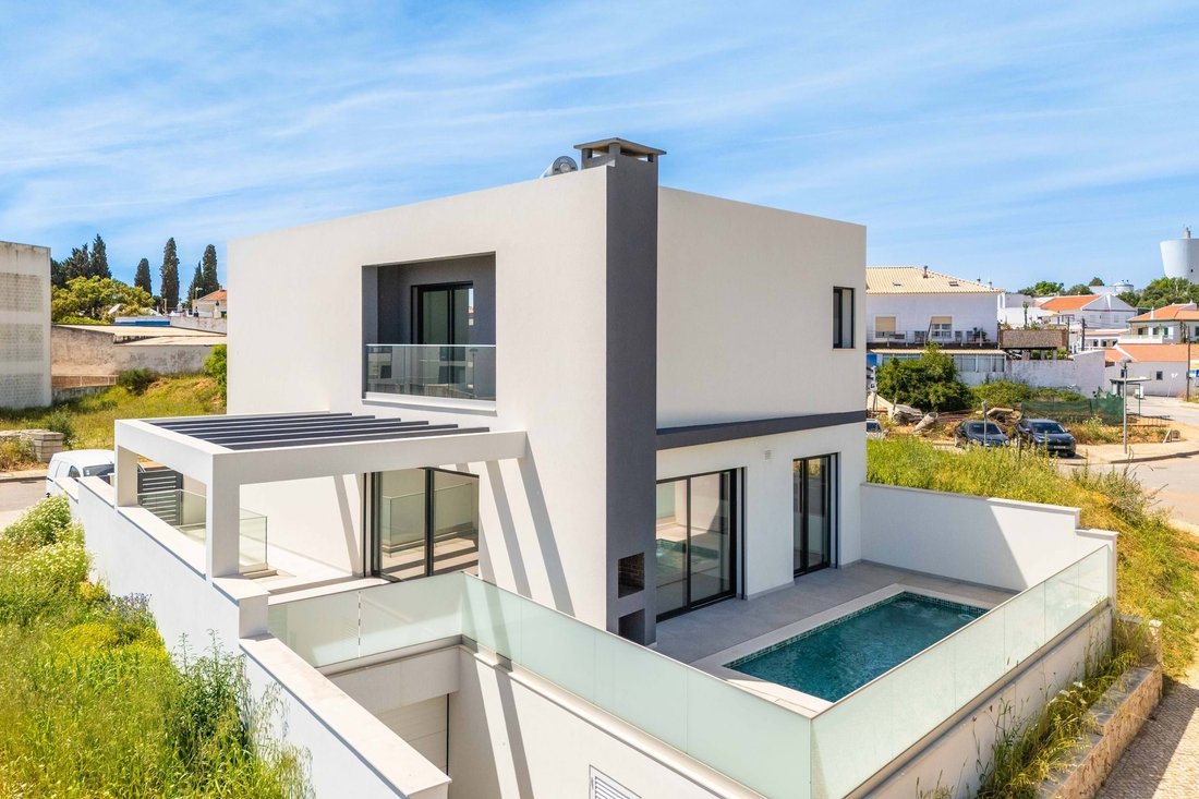 Villa in Mexilhoeira Grande, Algarve, Portugal 1 - 17843025
