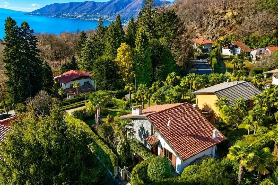 Villa in Agra, Lombardy, Italy 4 - 19073921