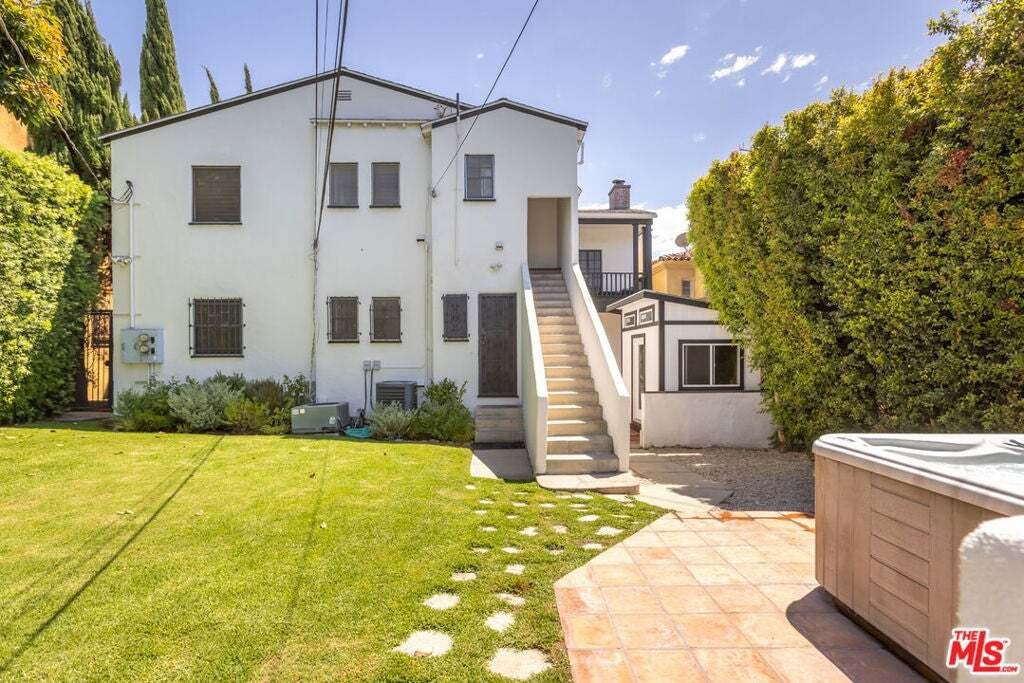 Los Angeles, California, United States 2 - 19073459