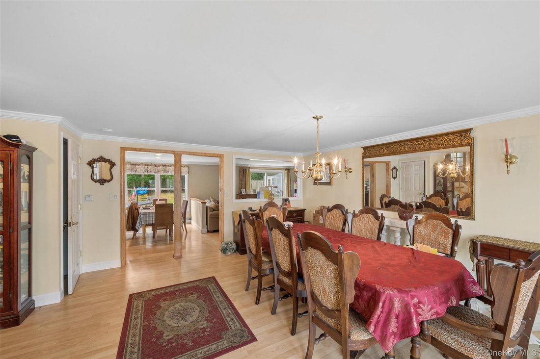 House in Centereach, New York, United States 3 - 19075136