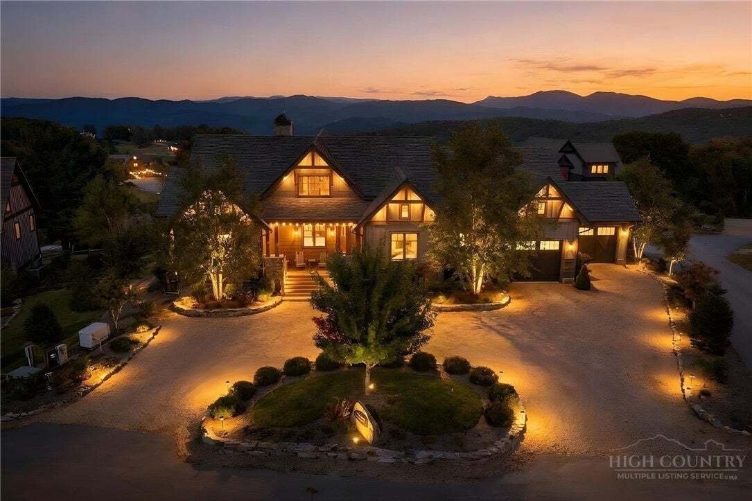 House in Elk Park, North Carolina, United States 1 - 19073279