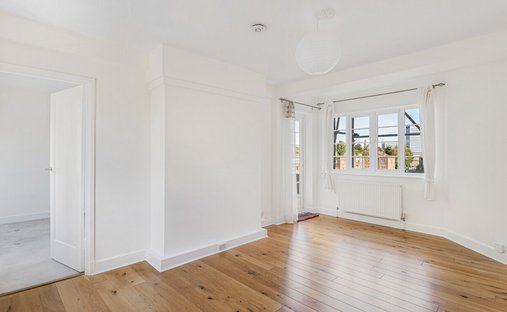 Apartment in Gunnersbury, Hounslow, England 1