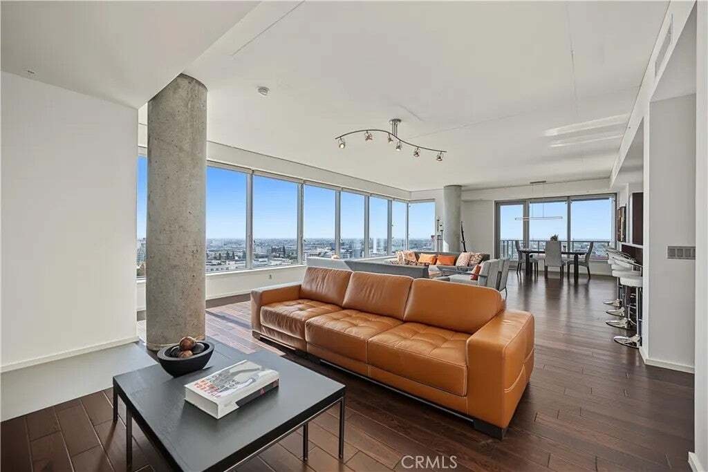 Condo in Los Angeles, California, United States 5 - 19069095