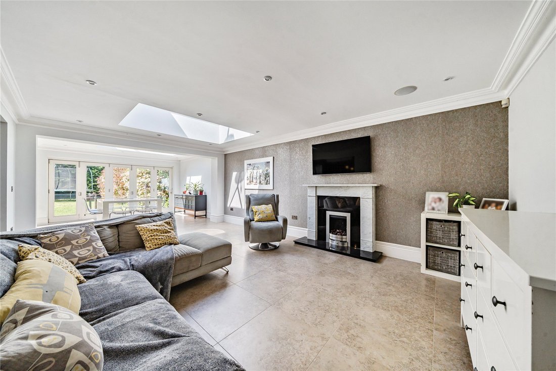 Haus in Woking, England 4 - 19073713