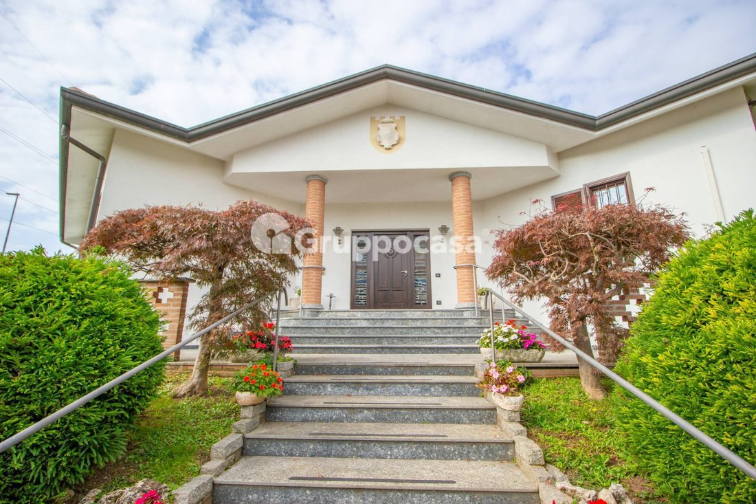 Villa in Santo Stefano Ticino, Lombardei, Italien 3 - 16741389