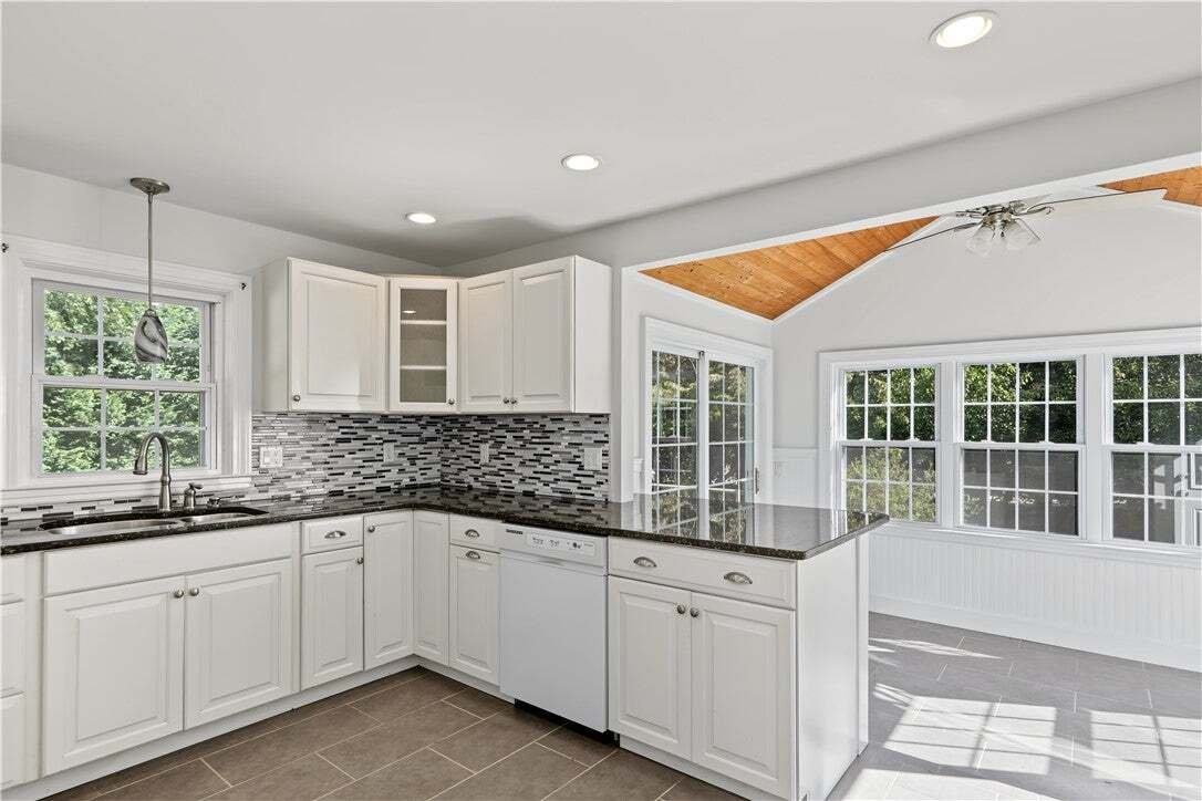 House in Bristol, Rhode Island, United States 5 - 19073755