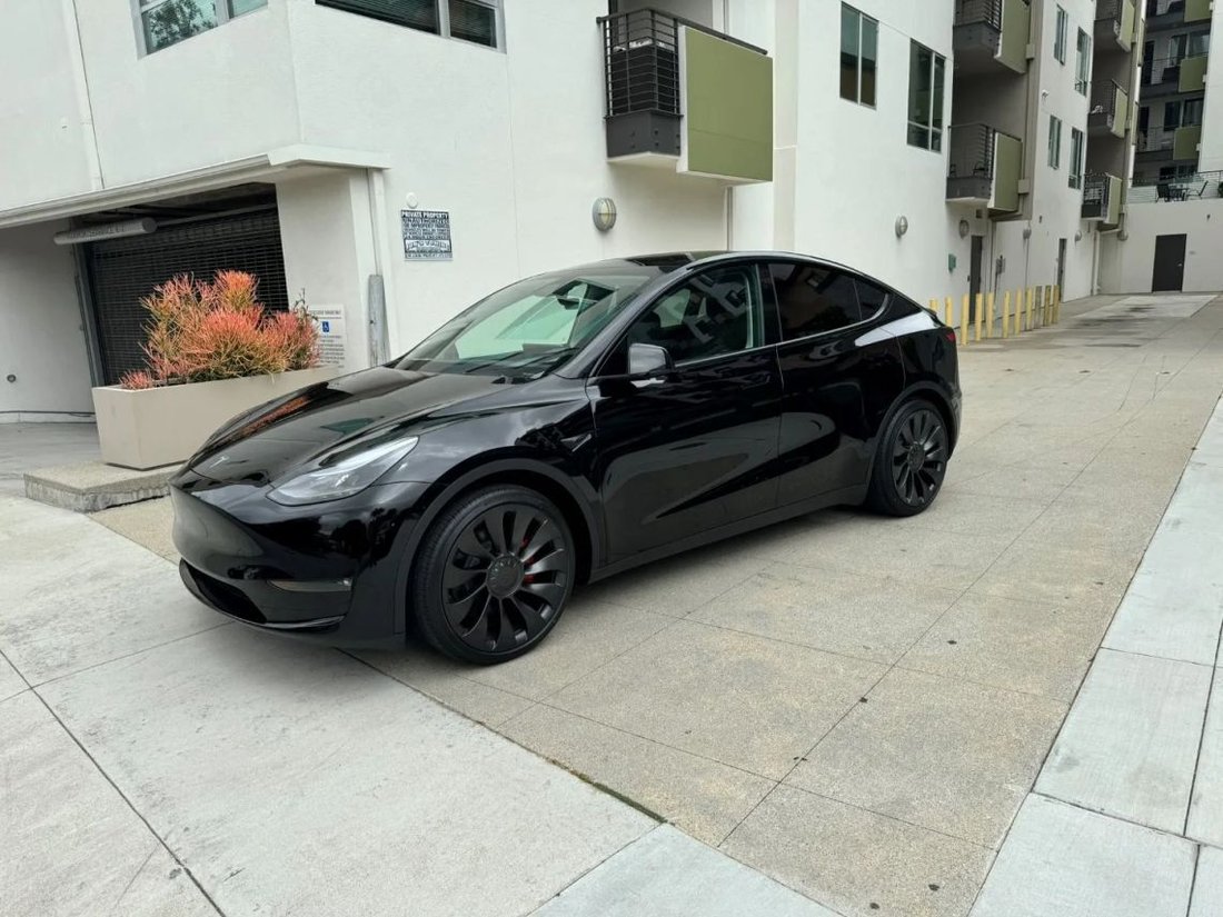 Suv in Canoga Park, CA, United States 4 - 19072051