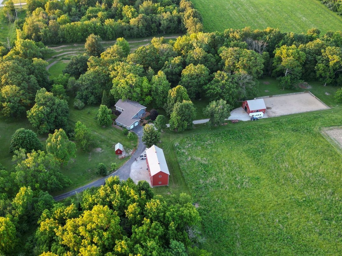 House in Clinton, Illinois, United States 1 - 18711633