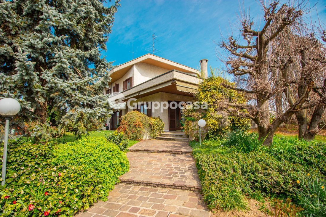 Villa in Robecchetto con Induno, Lombardei, Italien 1 - 17618242