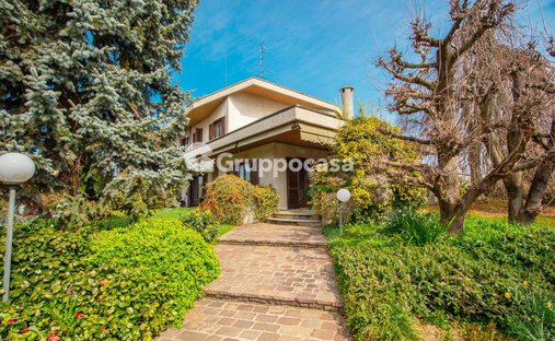 Villa in Robecchetto con Induno, Lombardei, Italien 1