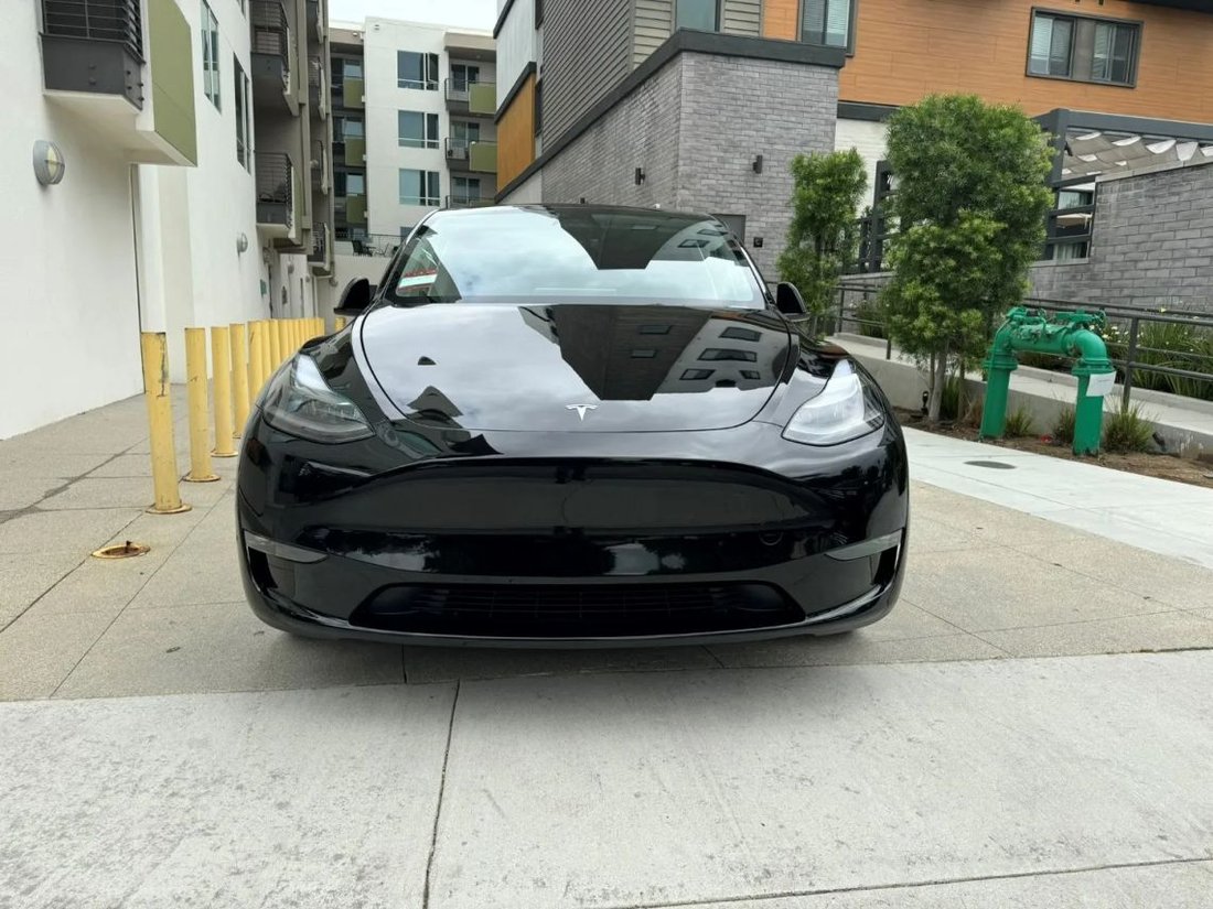 Suv in Canoga Park, CA, United States 2 - 19072051