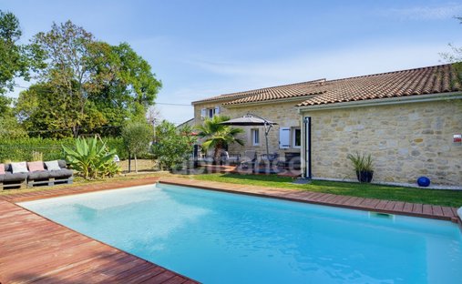 House in La Lande-de-Fronsac, Nouvelle-Aquitaine, France 1