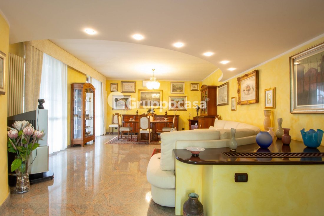 Villa in Santo Stefano Ticino, Lombardei, Italien 4 - 16741389