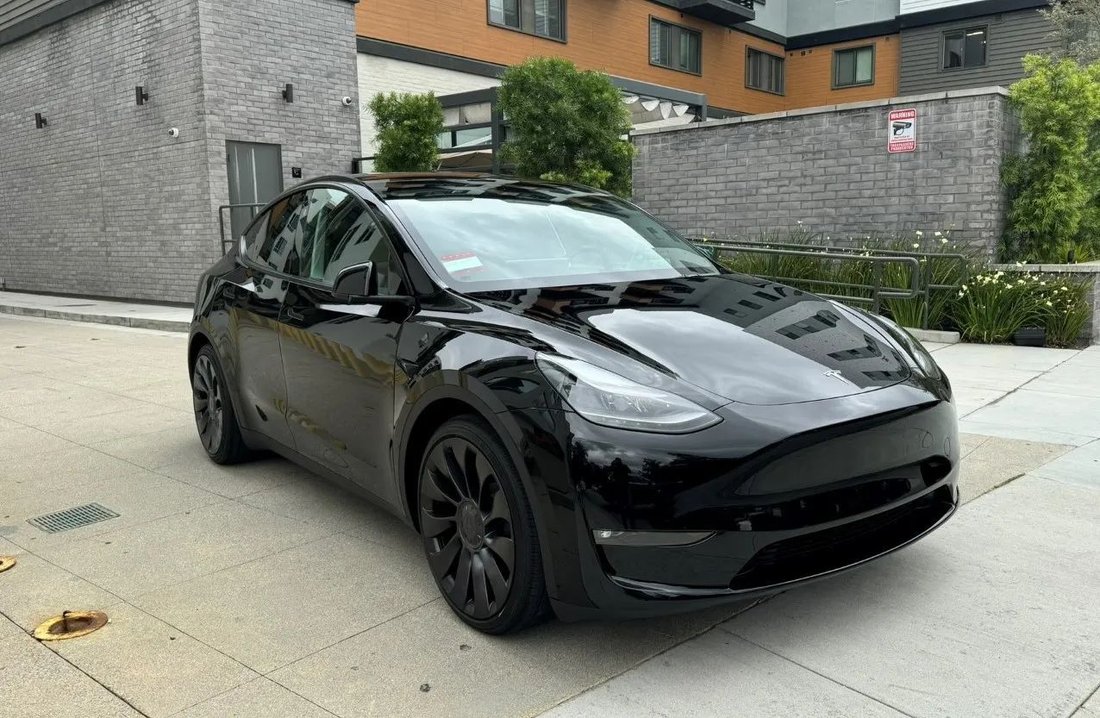 Suv in Canoga Park, CA, United States 1 - 19072051