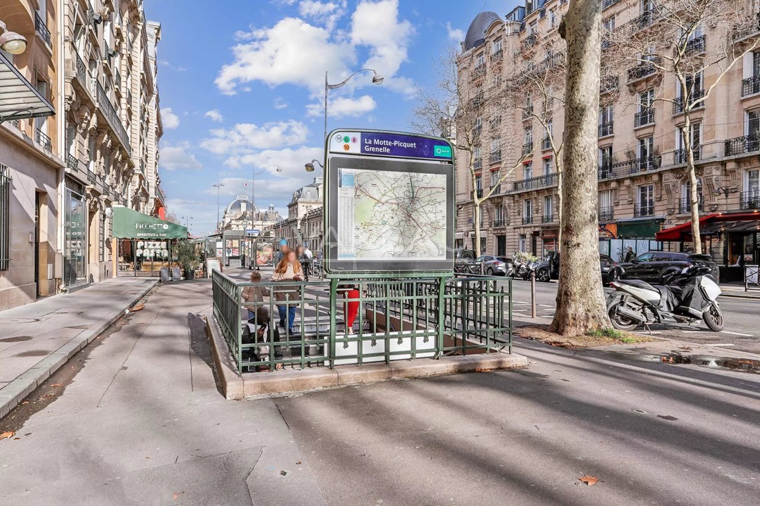 Apartment in Gros Caillou, Paris 7e Arrondissement, Paris 1 - 17150131