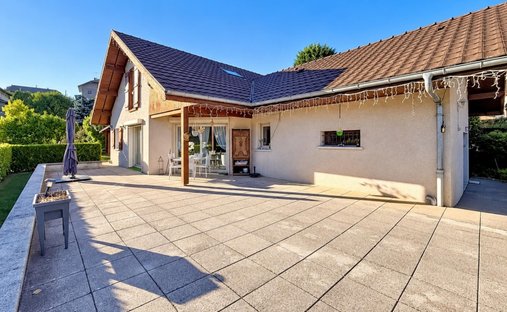 Casa a Viuz-en-Sallaz, Auvergne-Rodano-Alpi, Francia 1