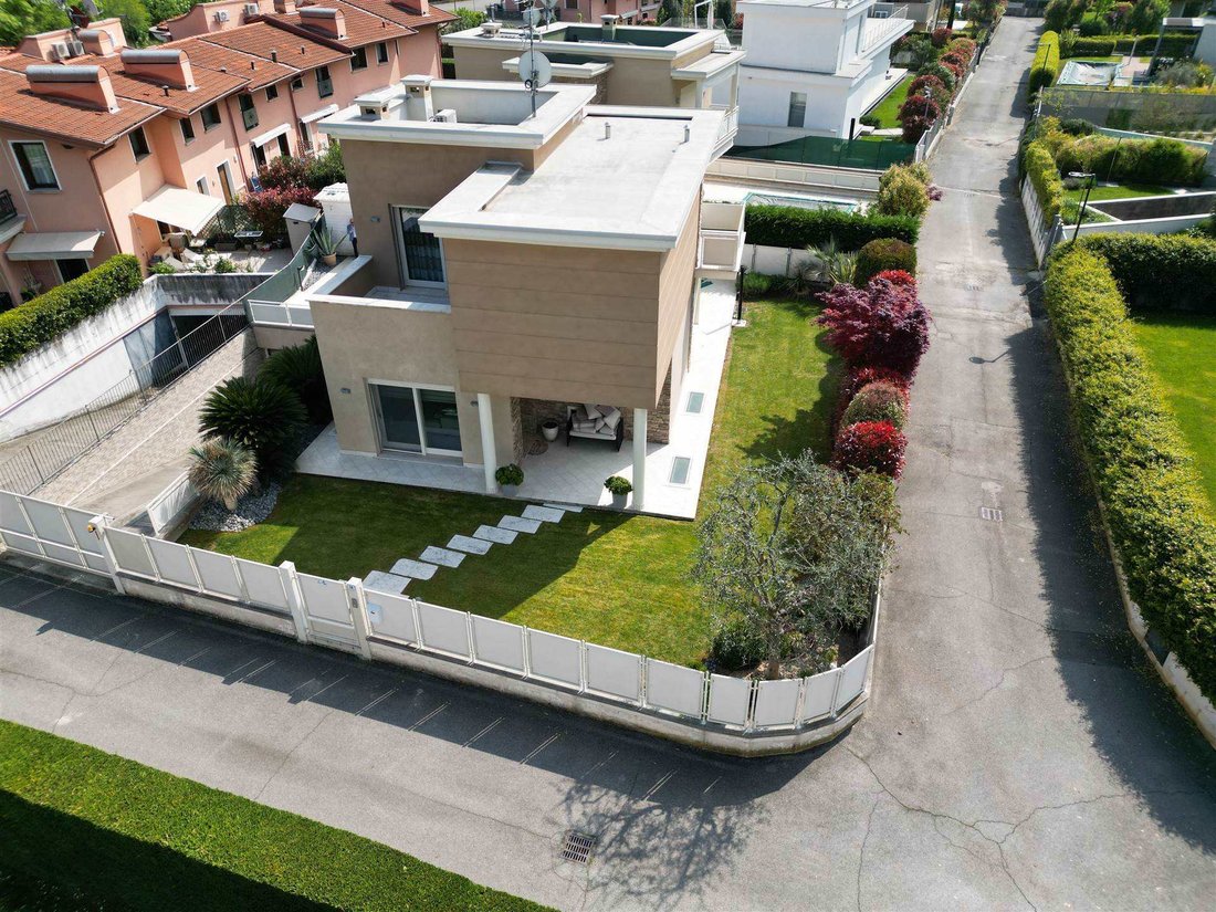 Villa in Hill Zone, Padenghe sul Garda, Lombardy 5 - 19075179