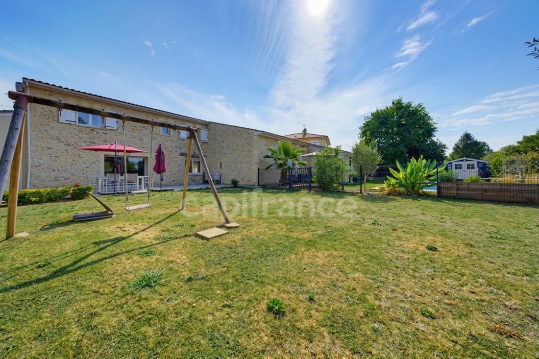 House in La Lande-de-Fronsac, Nouvelle-Aquitaine, France 2 - 19071188