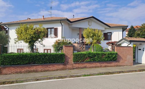 Villa in Santo Stefano Ticino, Lombardei, Italien 1