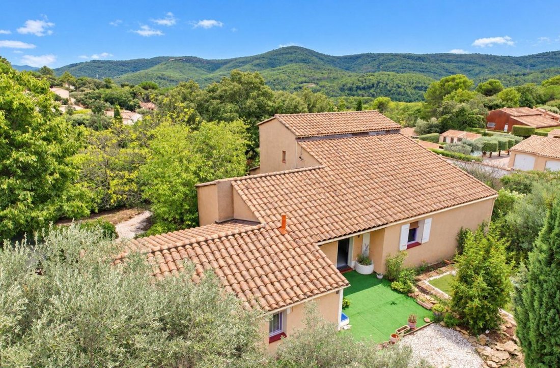 Casa en Sainte-Anastasie-sur-Issole, Provenza-Alpes-Costa Azul, Francia 1 - 19075326