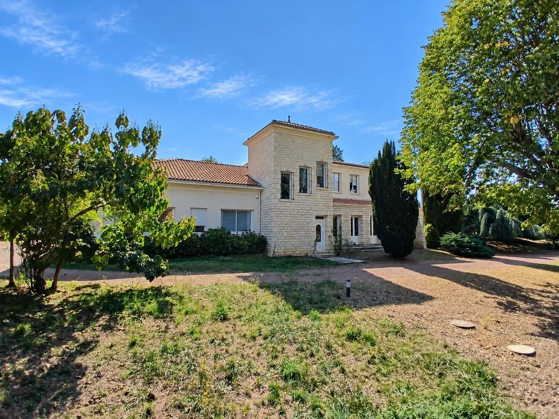 Casa en Roullet-Saint-Estephe, Nueva Aquitania, Francia 1 - 19075046