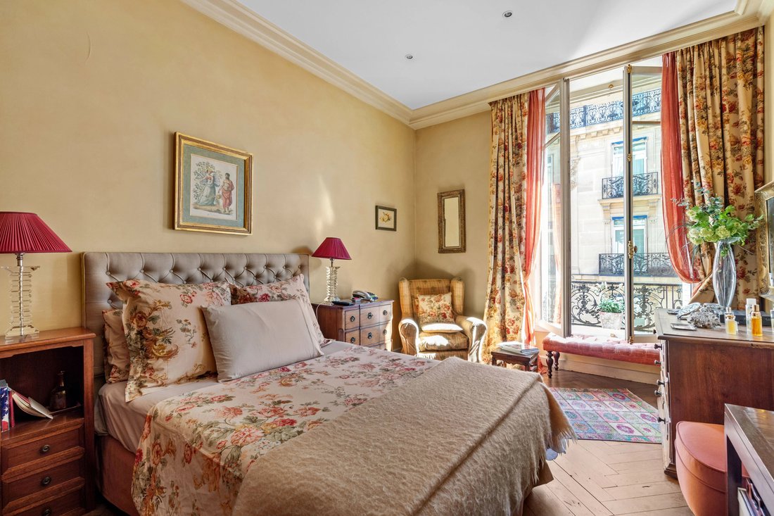 Wohnung in Triangle d'Or, Paris 8e Arrondissement, Paris 5 - 19070475