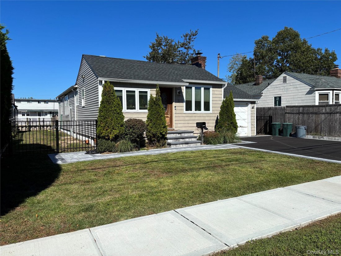Casa a Amityville, New York, Stati Uniti 1 - 19071376